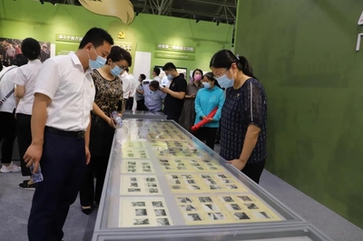 郭店街道组织党员观看济南市庆祝中国共产党成立100周年主题展览